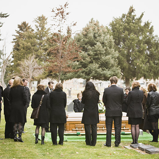 Groupe de personnes, funérailles, deuil